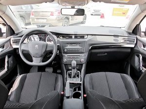 2014款1.8L 自动领先版 内饰全景