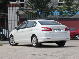 2014款1.8L 手动领先版 左后45度
