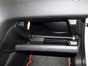 2014款1.6T 罗兰加洛斯版 手套箱