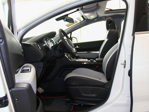 2014款1.6T 罗兰加洛斯版 前排空间