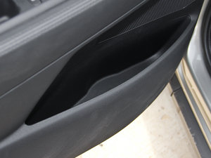 2014款1.6T 逐乐版 前门储物空间