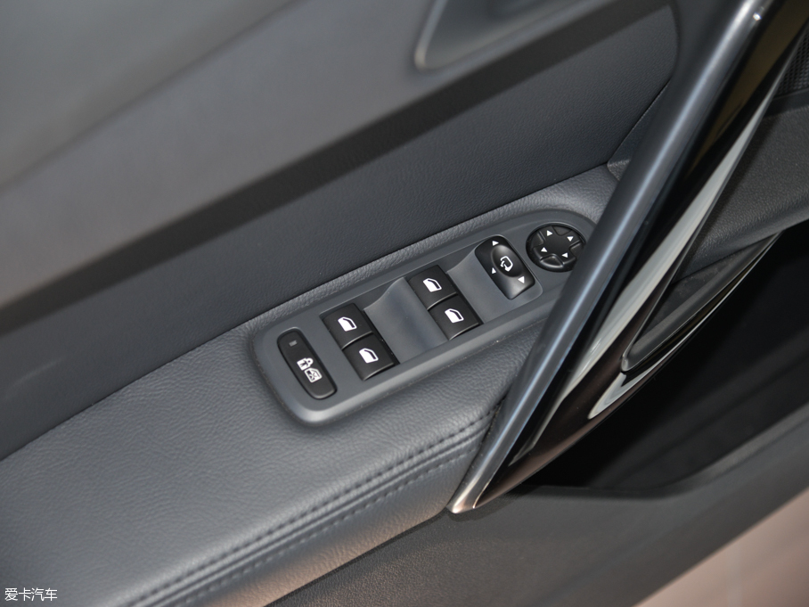 2015�����508 1.8T �Ԅ������