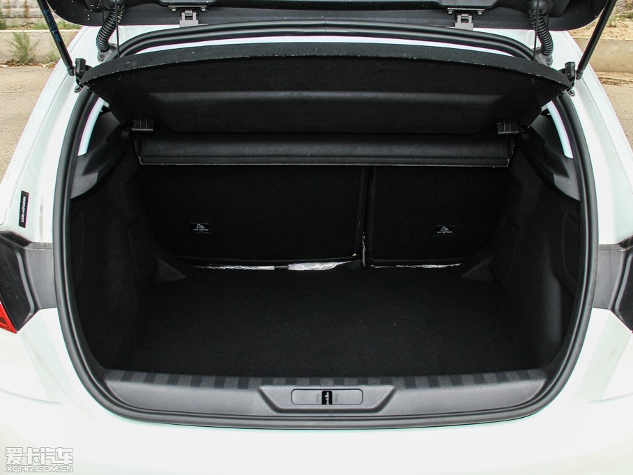 東風(fēng)標(biāo)致2015款標(biāo)致308S