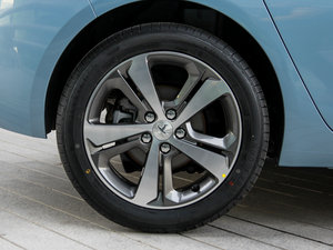 2015款1.6T 自动睿驰版 轮圈