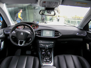 2015款1.6T 自动睿驰版 内饰全景