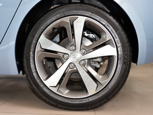 2015款1.6T 自动劲驰版 轮圈