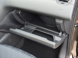 2015款2.0L 手动经典版 手套箱