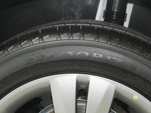 2015款1.6T 罗兰加洛斯限量版 轮胎尺寸