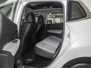 2015款1.6T 罗兰加洛斯限量版 后排空间