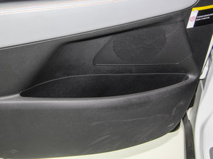2015款1.6T 罗兰加洛斯限量版 前门储物空间