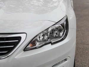 2016款1.6T 自动豪华版 大灯