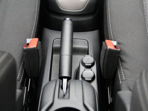 2016款1.6L 自动豪华版 驻车制动器