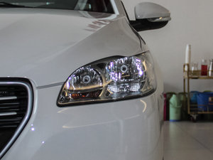 2016款1.6L 手动舒适版 大灯
