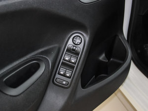 2016款1.6L 手动舒适版 主驾车窗控制区	