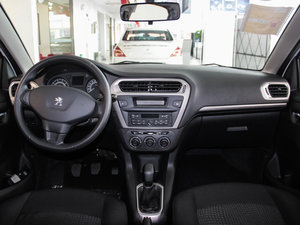 2016款1.6L 手动舒适版 内饰全景