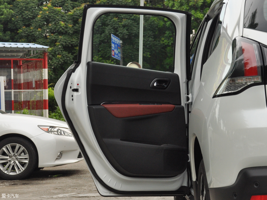 2016�����3008 1.6THP �Ԅ����а�