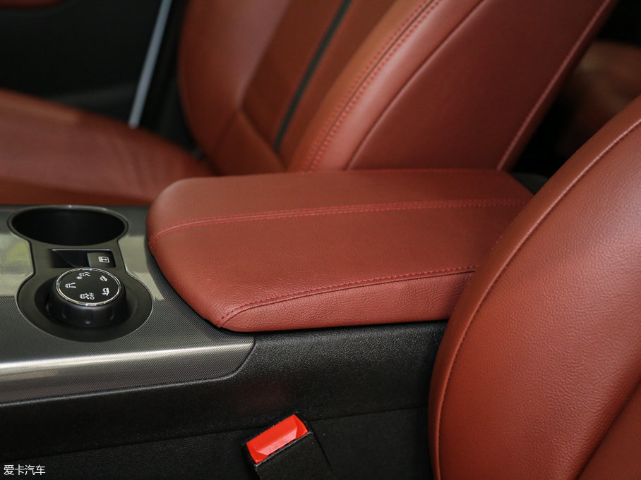 2016�����3008 1.6THP �Ԅ����а�