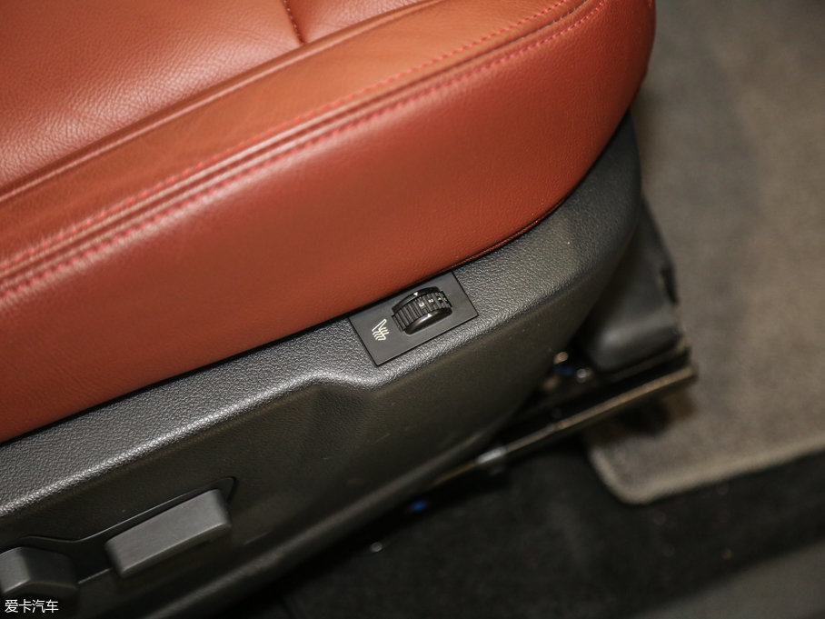 2016�����3008 1.6THP �Ԅ����а�