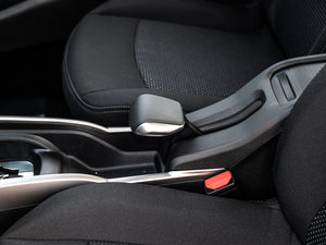2017款1.6L 自动舒适版 驻车制动器