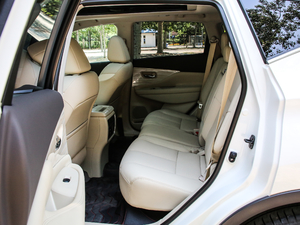 2019款改款 2.5 S/C HEV 4WD XV 智联旗舰版 后排空间