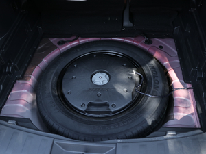 2019款2.5L CVT四驱智联至尊版 备胎