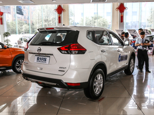 2019款2.0L CVT两驱智联舒适版 7座 整体外观