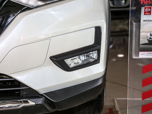 2019款2.0L CVT两驱舒适版 7座 前雾灯