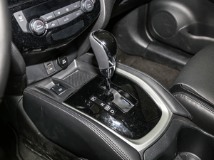 2019款2.0L CVT两驱舒适版 7座 换挡杆