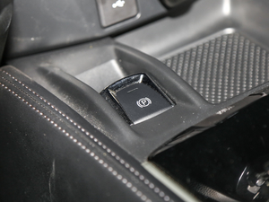 2019款2.0L CVT两驱舒适版 7座 驻车制动器