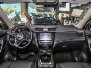 2019款2.0L CVT两驱舒适版 7座 内饰全景
