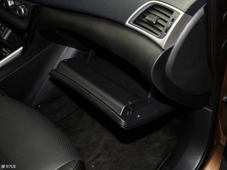 2019܎ 1.6XV CVT(lin) V