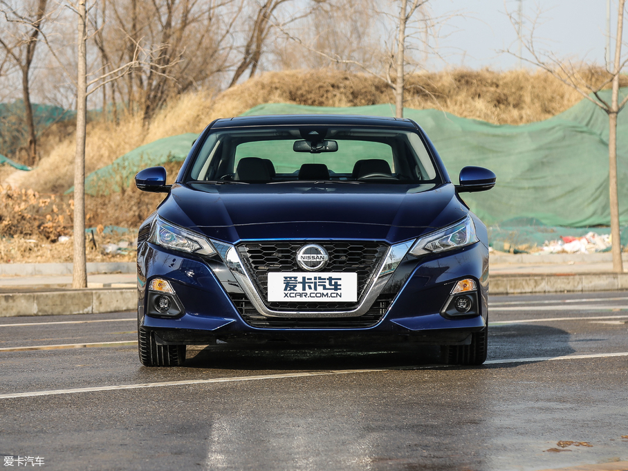 2019[ 2.0L XL Upper а