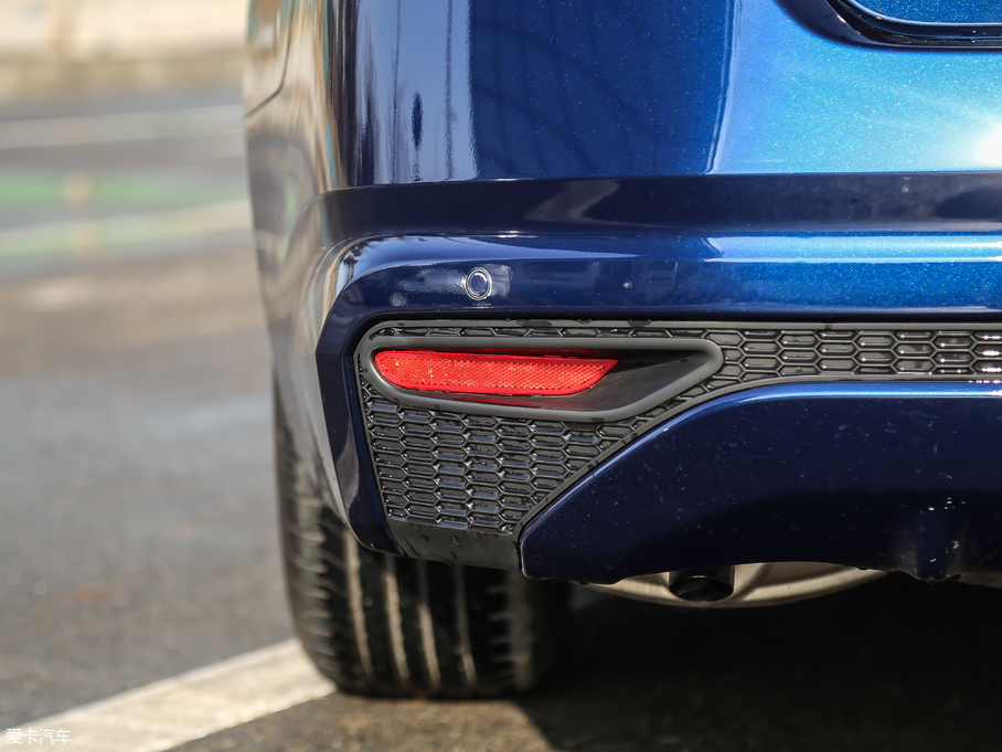 2019[ 2.0L XL Upper а