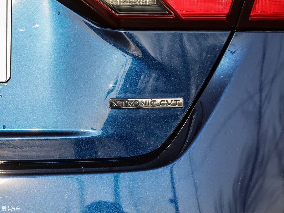 2019[ 2.0L XL Upper а