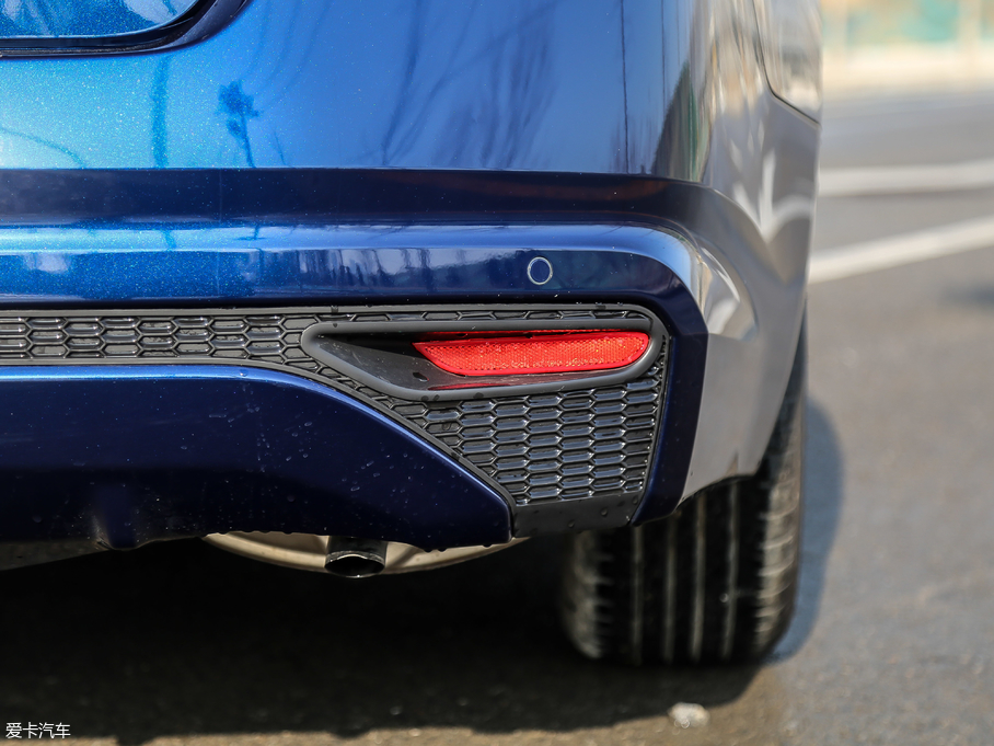 2019[ 2.0L XL Upper а