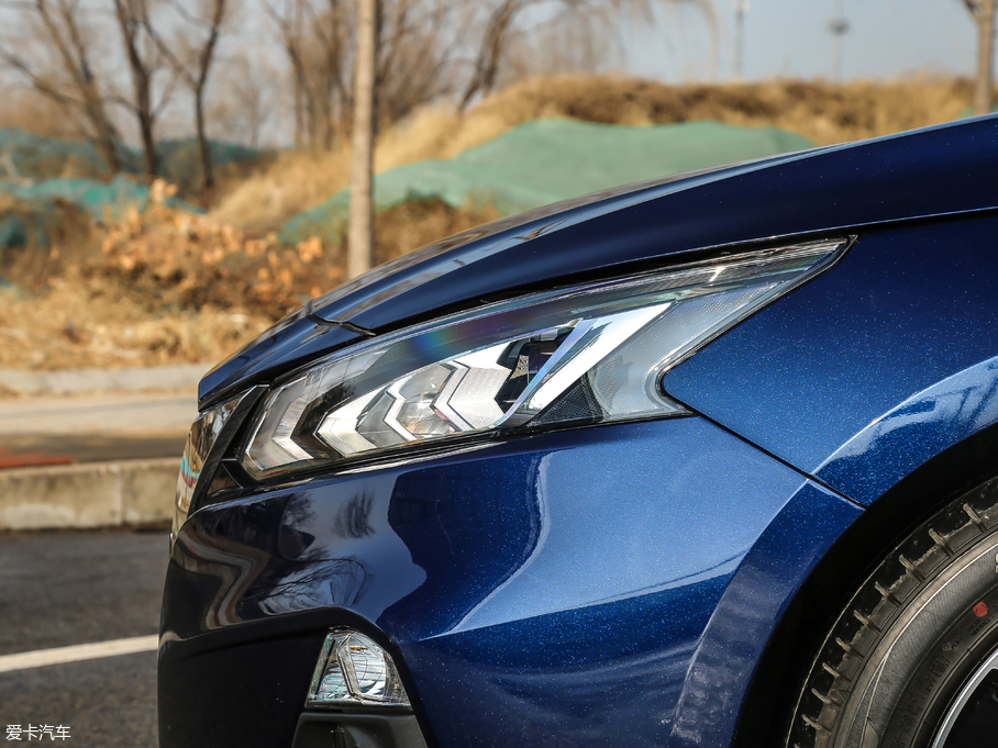 2019[ 2.0L XL Upper а