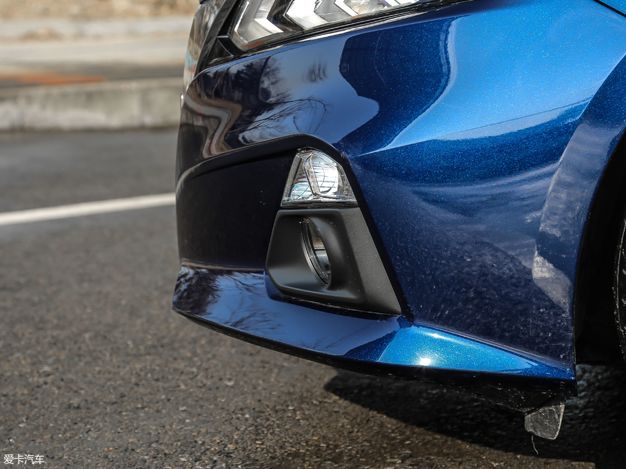 2019[ 2.0L XL Upper а