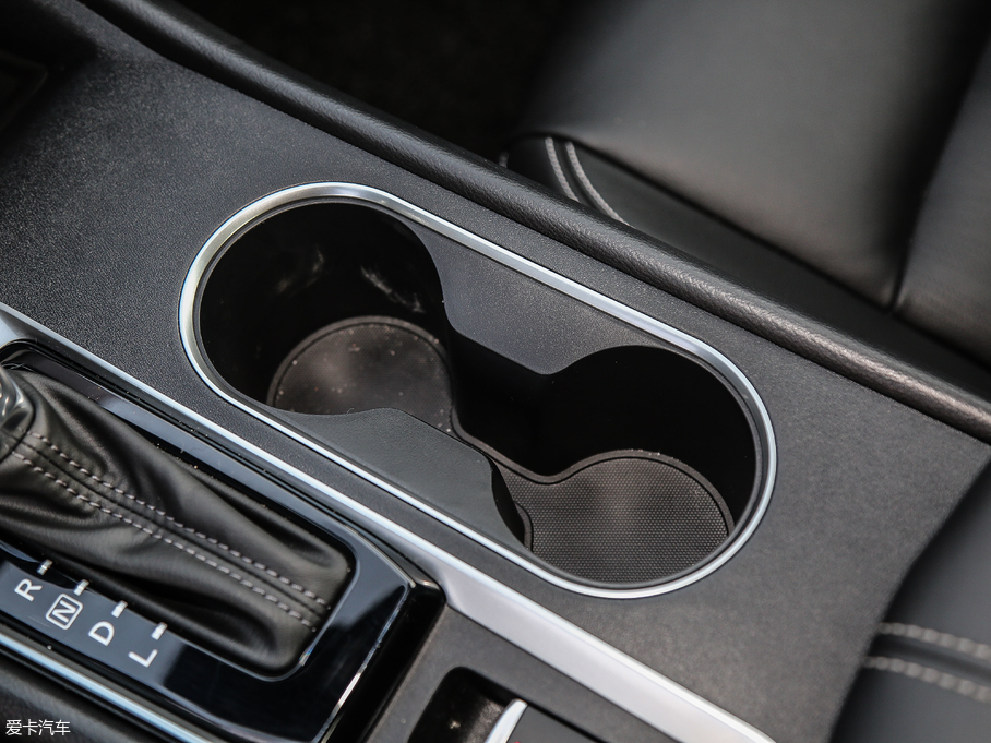 2019[ 2.0L XL Upper а