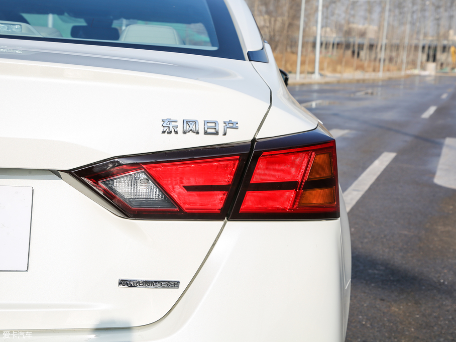 2019[ 2.0L XL Upper а