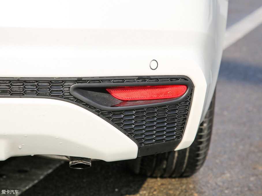 2019[ 2.0L XL Upper а