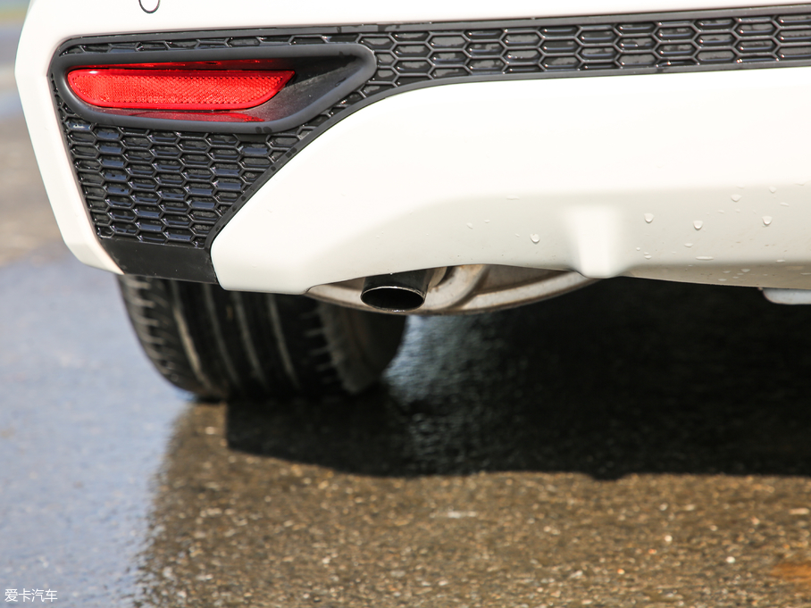 2019[ 2.0L XL Upper а