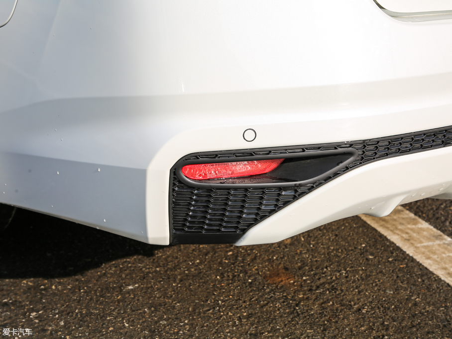 2019[ 2.0L XL Upper а