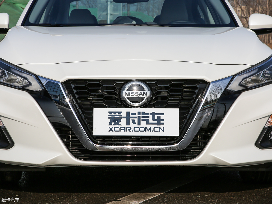 2019[ 2.0L XL Upper а