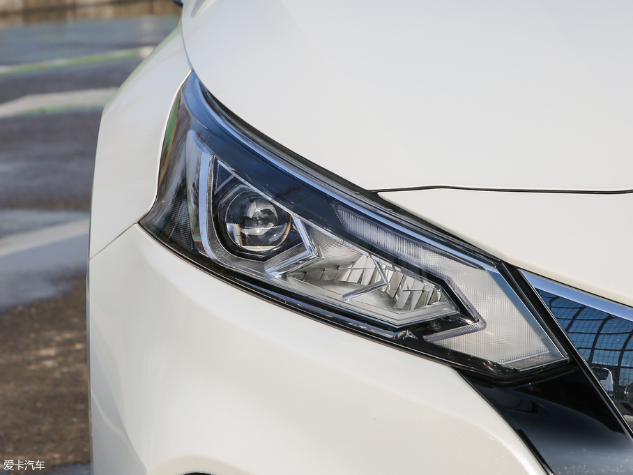 2019[ 2.0L XL Upper а