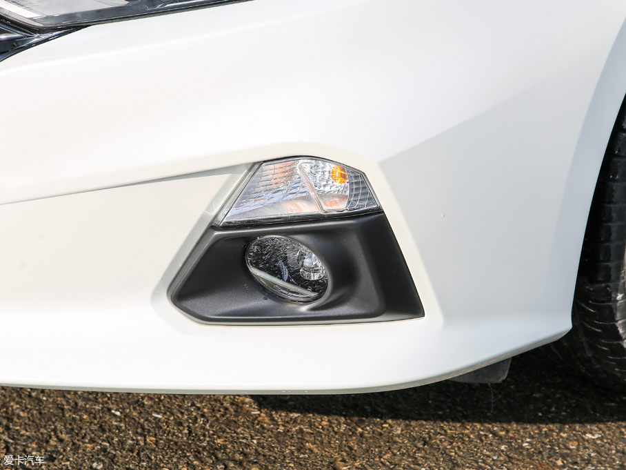 2019[ 2.0L XL Upper а