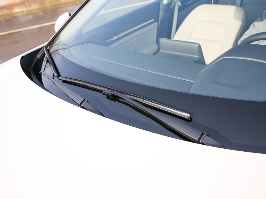 2019[ 2.0L XL Upper а