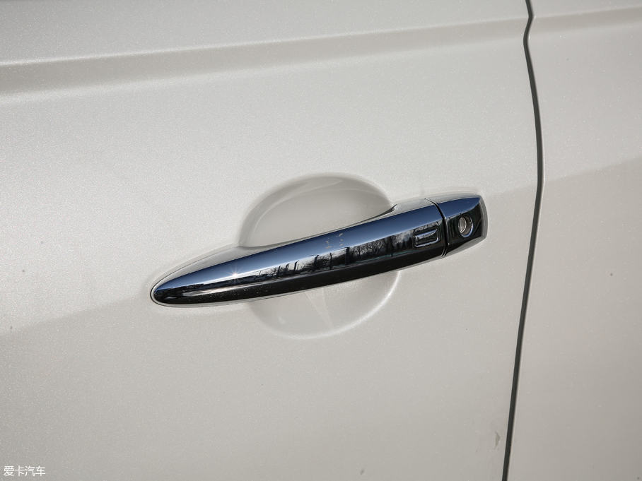 2019[ 2.0L XL Upper а