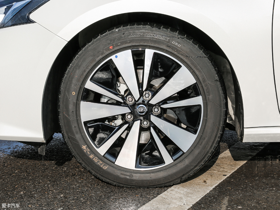 2019[ 2.0L XL Upper а