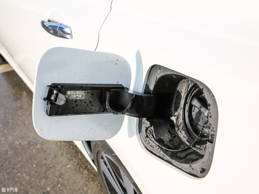 2019[ 2.0L XL Upper а