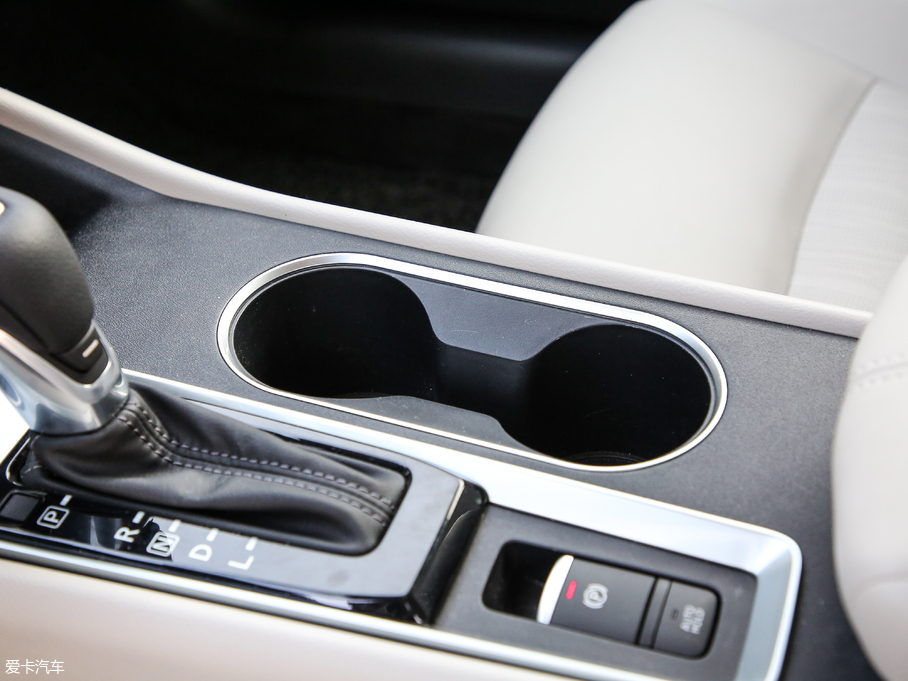 2019[ 2.0L XL Upper а